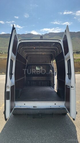 Ford Transit-10