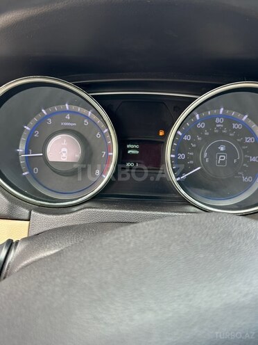 Hyundai Sonata-8