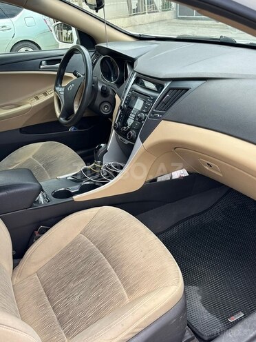 Hyundai Sonata-6