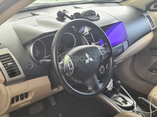 Mitsubishi Outlander-5
