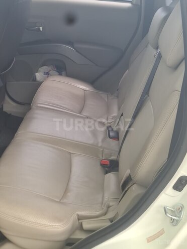 Mitsubishi Outlander-6