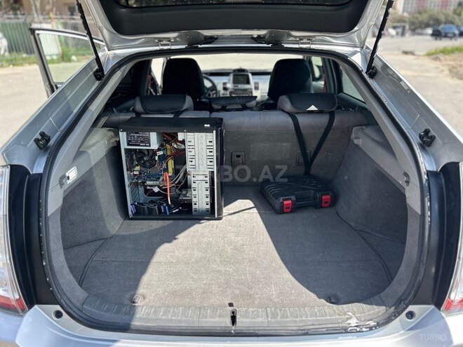 Toyota Prius-12