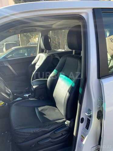Toyota Land Cruiser Prado-5