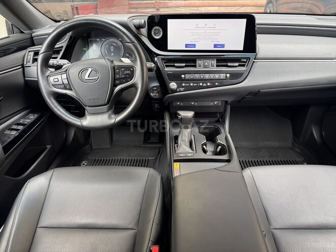 Lexus ES 300h-12