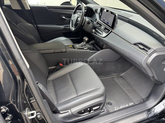 Lexus ES 300h-13