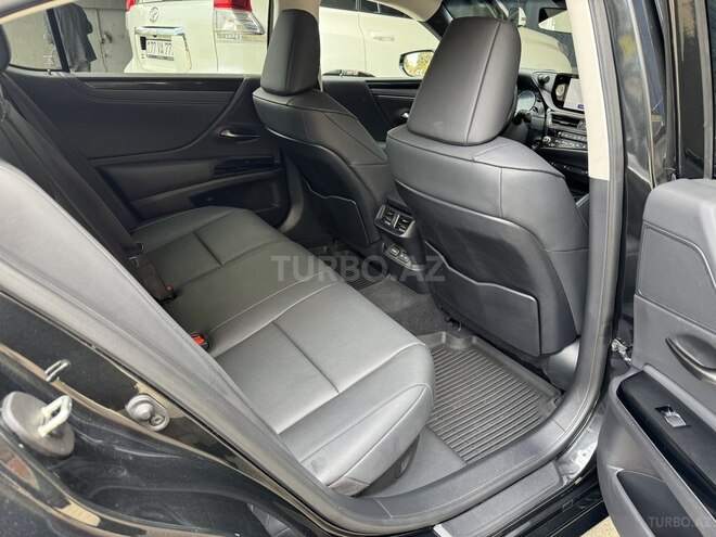 Lexus ES 300h-11