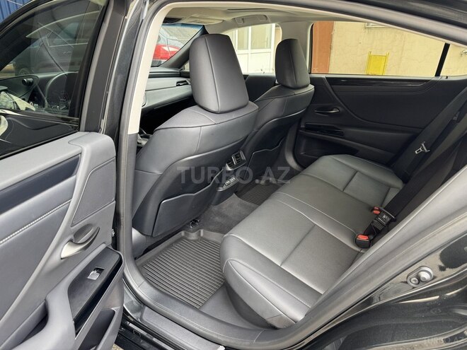 Lexus ES 300h-10