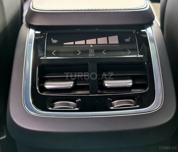 Volvo XC90-8