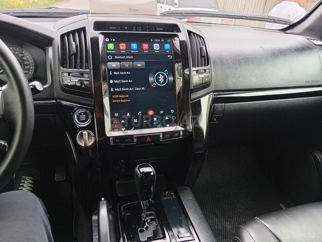 Toyota Land Cruiser-6