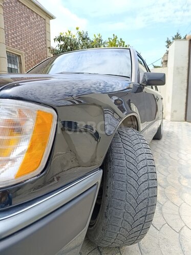 Mercedes 230 E-8