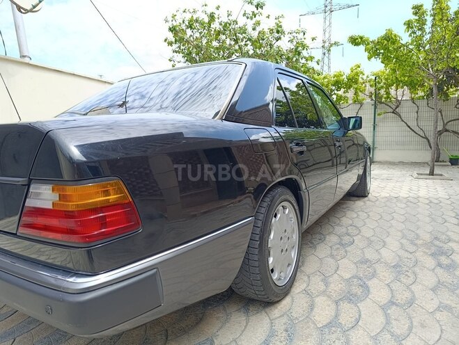 Mercedes 230 E-6