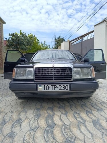 Mercedes 230 E-1