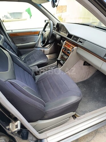 Mercedes 230 E-9