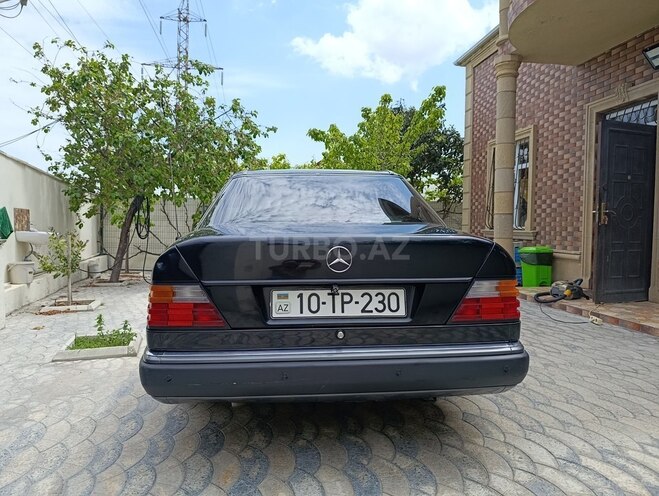 Mercedes 230 E-2