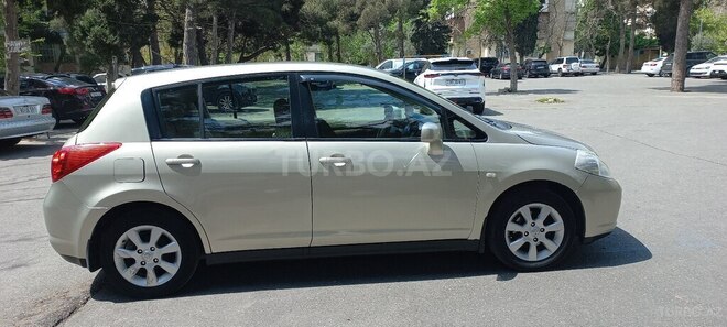 Nissan Tiida-2