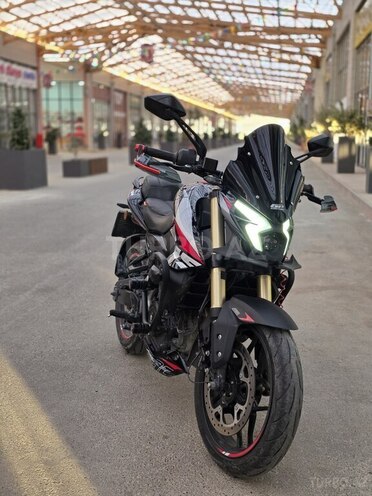 Bajaj Pulsar NS 400-8
