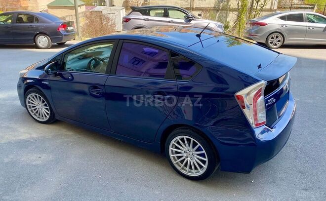 Toyota Prius-12