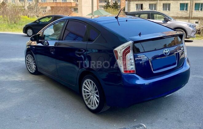 Toyota Prius-8