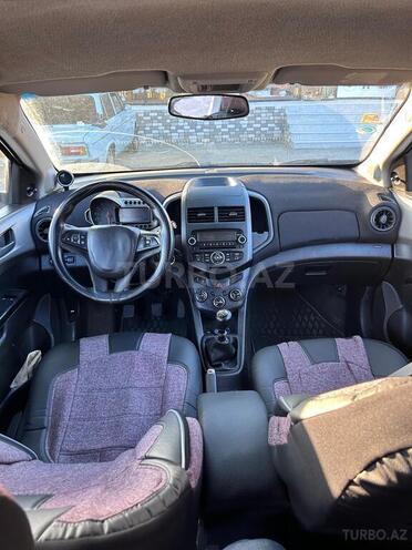 Chevrolet Aveo-5