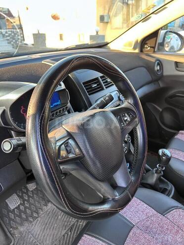 Chevrolet Aveo-8