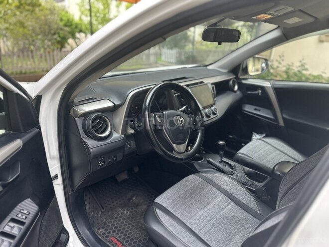 Toyota RAV4-4
