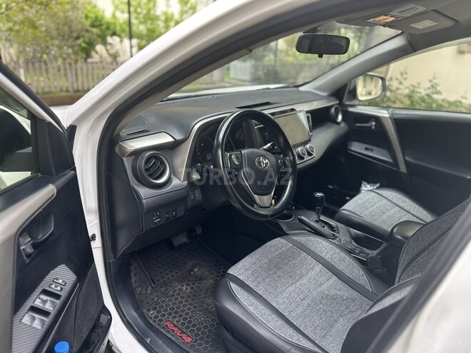 Toyota RAV4-5