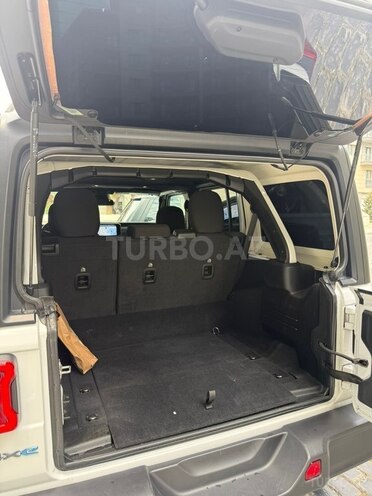 Jeep Wrangler-12