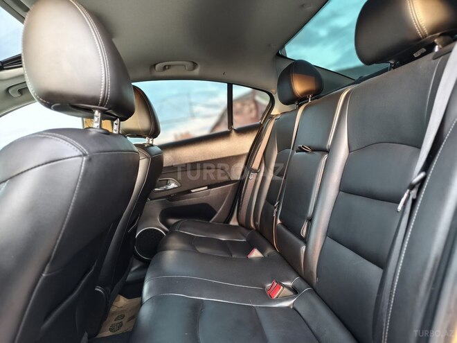 Chevrolet Cruze-16