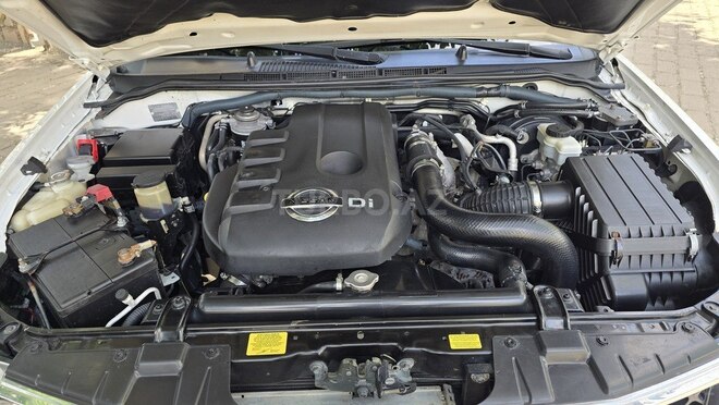 Nissan Navara-12