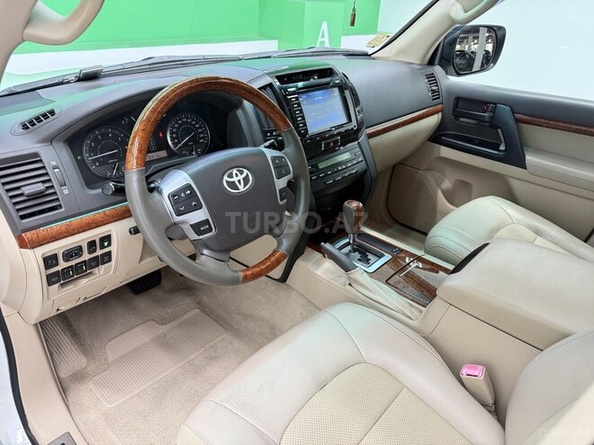 Toyota Land Cruiser-8