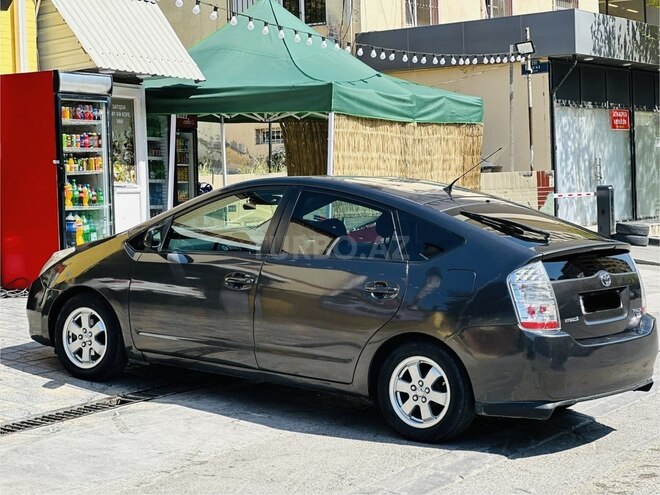 Toyota Prius-5