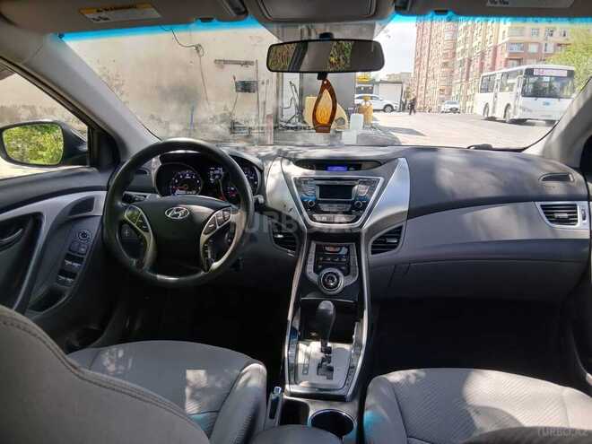 Hyundai Elantra-4