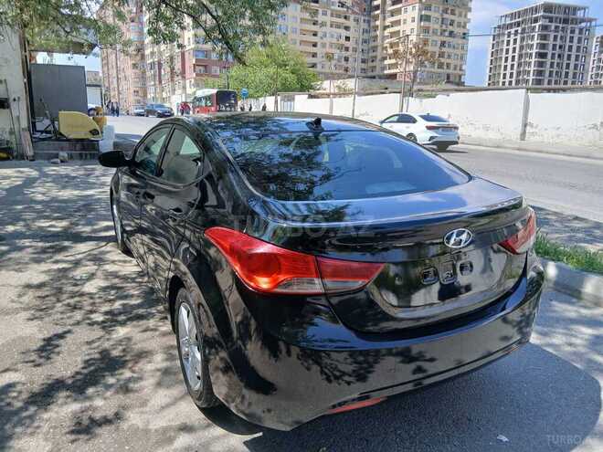 Hyundai Elantra-3