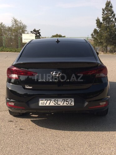 Hyundai Elantra-2