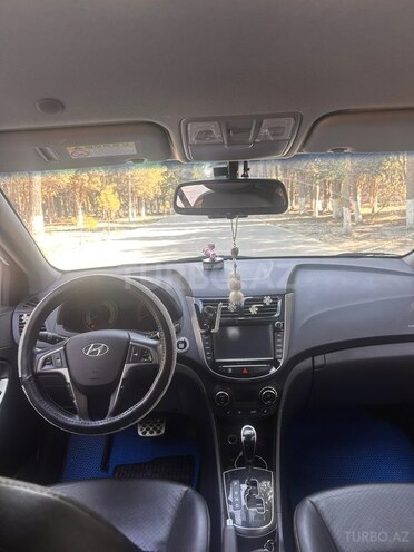 Hyundai Accent-4