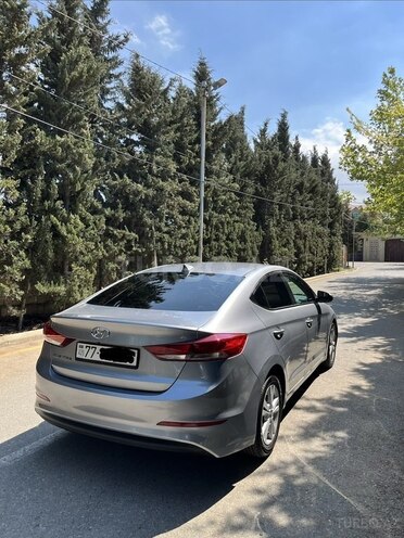 Hyundai Elantra-6