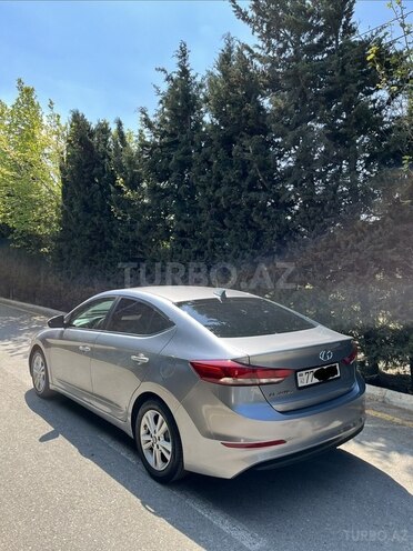 Hyundai Elantra-2