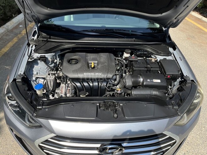 Hyundai Elantra-8