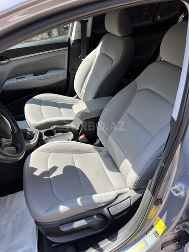 Hyundai Elantra-9
