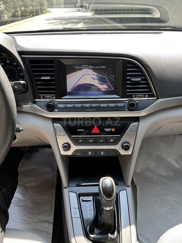 Hyundai Elantra-10