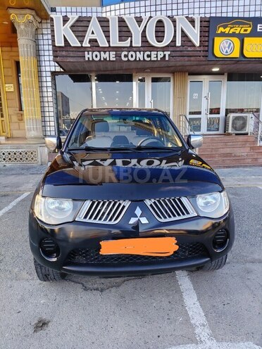Mitsubishi L200-1