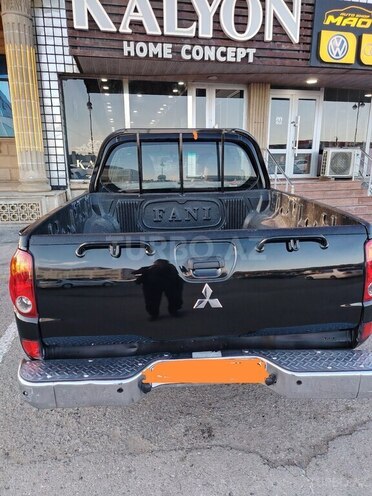Mitsubishi L200-2