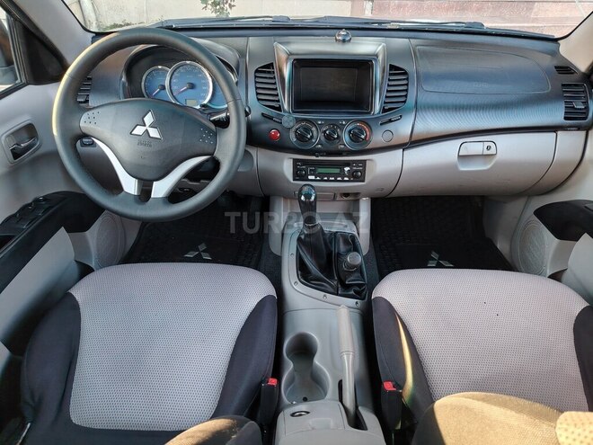 Mitsubishi L200-8