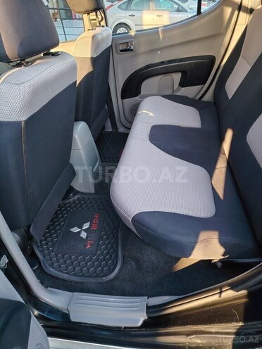 Mitsubishi L200-11