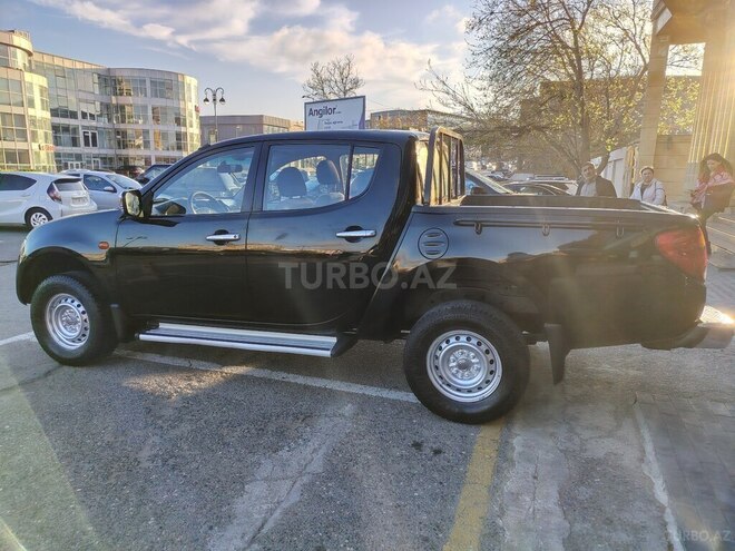Mitsubishi L200-13