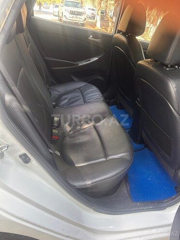 Hyundai Accent-9