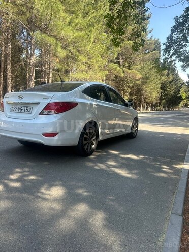 Hyundai Accent-11