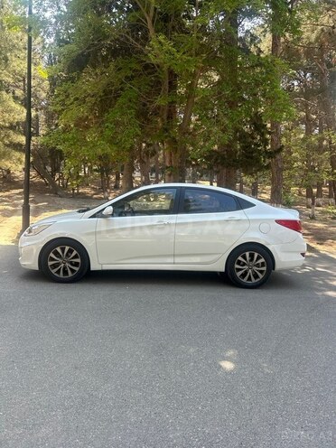 Hyundai Accent-6