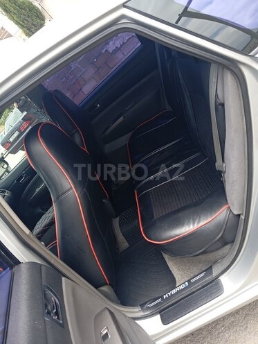 Toyota Prius-12