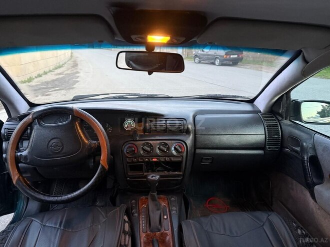 Opel Omega-13